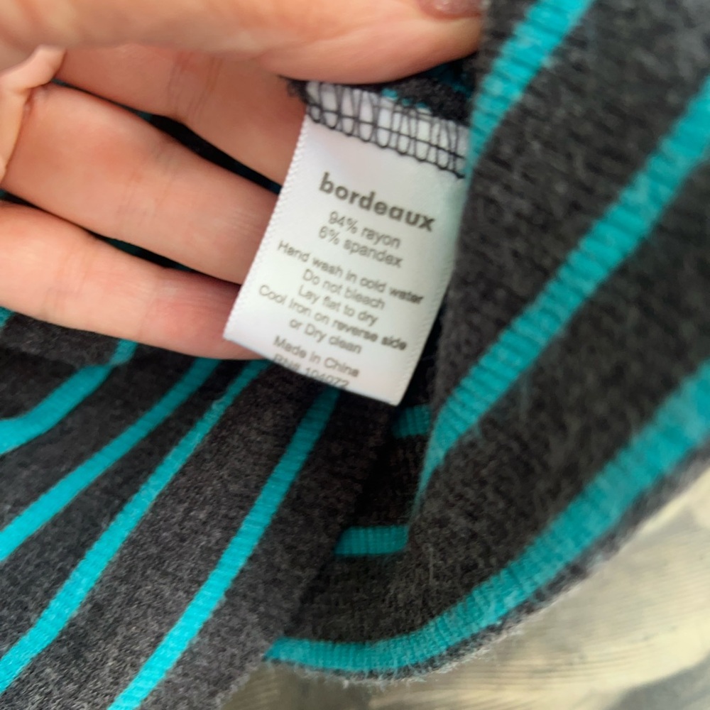 Bordeaux Teal Top  Relaxed Fit Sz M - Picture 3 of 8